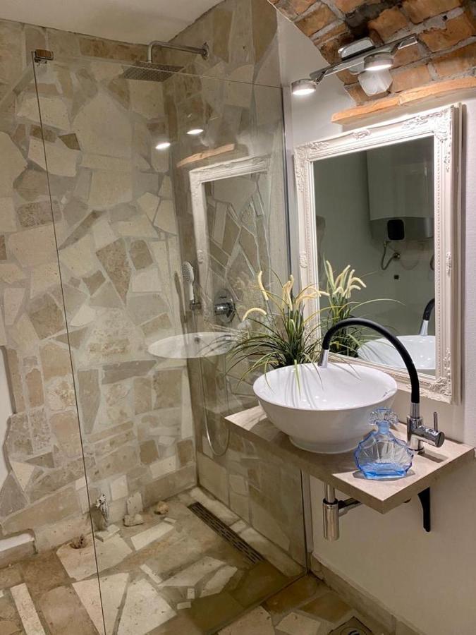 Steinhaus Mit Terrasse Apartment Rovinj Ngoại thất bức ảnh